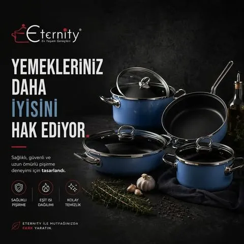 Koyu zeminde cam kapaklı mavi Eternity tencere ve tava seti